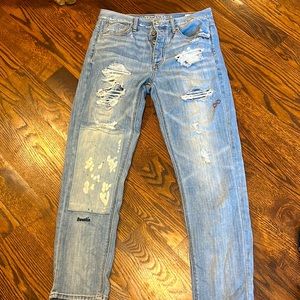 American Eagle vintage mom jeans. Size: 6